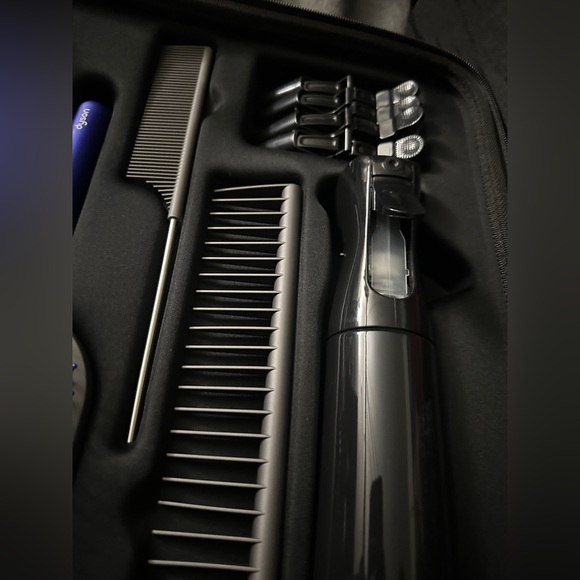 Dyson Professional Stylist Brush Kit - Picture 10 of 13